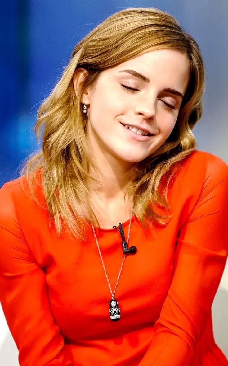 Ji7zeRiV Emma Watson 04.jpg